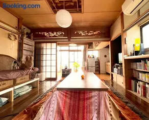AKARIYA Hostel - Image 1