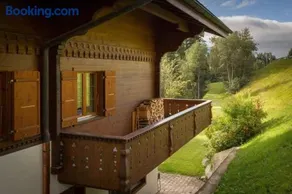 Cozy Apt Overlooking the Gstaad Mountain Area - Image 3