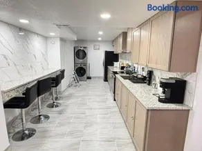 Spacious-3BR 3BA 10 min to DIA Private Entry - Image 4