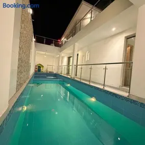 La Casa Blanca Beach House - Image 2