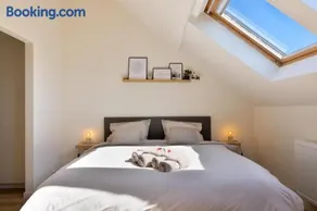 Stylish 1BR close to KMSKA - Image 1
