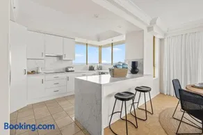 Luxury 3BR in Gold Coast with Ocean & City Views - Image 4