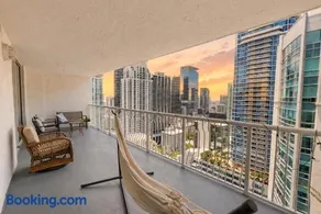 4 bed full condo in Miami with skyline & sea view - Image 1