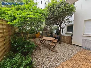 Spacious Family Flat Near Paris - Image 1