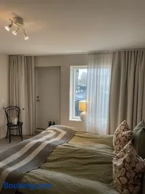 Toppmodern lägenhet i sekelskiftesvilla - Image 4