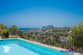 Villa avec piscine privée, terrasse et jardin | Vue montagne - Image 4