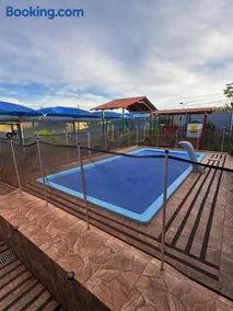 Casa ampla com piscina e lazer completo a 1h do Autódromo de Goiânia - Image 5