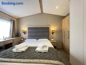 Stewarts Resort Lodge 3 - Image 2