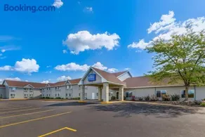 Baymont Inn Baldwin - Image 1