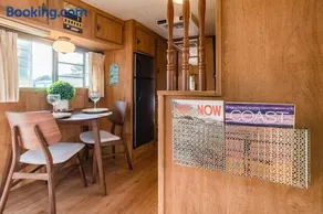 Beach Get Away Fabulous Vintage Trailer - Image 2