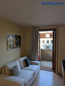 3 bedroom Remote-Work Retreat in 100-Year-Old Villa with Pool, Garden, free Parking - Image 3