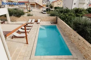 Olive Tree Apartments - Image 3