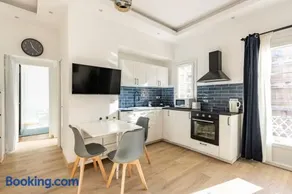 Renovated Apartment Near the Beach - Image 2