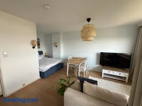 Hamptons 11 Stilvoll eingerichtete Wohnung im Herzen der Stadt mit Blick auf die Geeste - Image 2