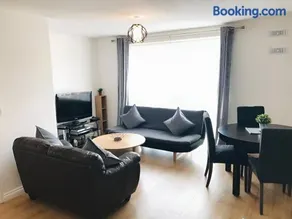 Spacious 2-Bed Flat in Homerton House - Image 5