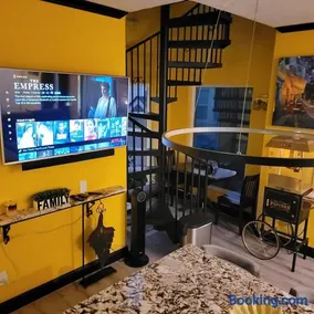 Houston Sweet Spot Townhouse - Image 5