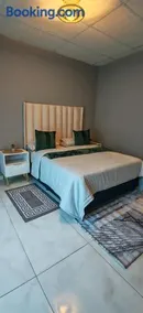 Peaceful Stay - Family Deluxe - Image 2