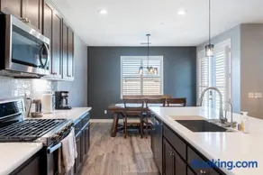 Spacious 4BR Home With BBQ, Near Sequoia & Fresno - Image 2