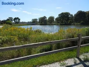 Spacious 4 bed Apt with 2 Living Areas Near Downtown - Image 3