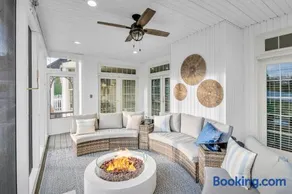 Amazing House - Movie & Game Room, Hot Tub, Fire Pit & Golf Course - Image 3