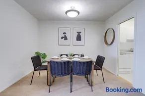 Incredible 1 BR Apt + Den @Crystal City With Gym - Image 3