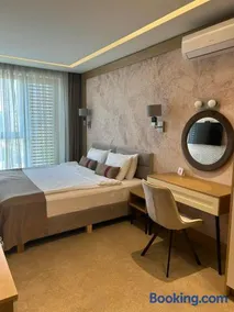 City Park Inn - Art Gallery - Image 1