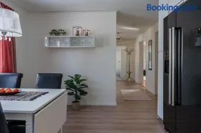 Guestly Homes - Spacious 5BR Villa with Sauna - Image 2