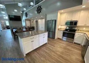 Brushy Creek Lodge - Riverfront, Hot Tub, Fire Pit - Image 3