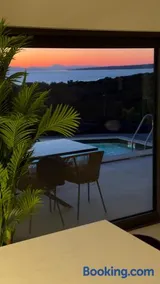 Bellord Lun, Private Heated Swimming Pool with Panoramic Sea View - Image 2