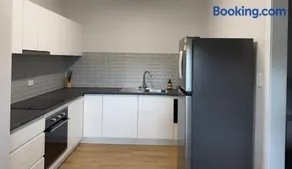 Units on Robertson - Image 3
