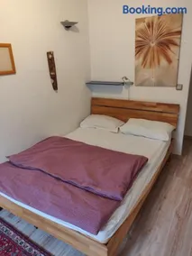 Charming Room in a Central Location with perfect Connectivity - Image 1