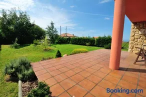 Charming house in Albuerne with fenced garden - Image 3