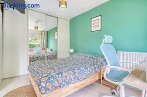 Hana Home 2 chambres Bougival parking privé proche A86 - Image 4
