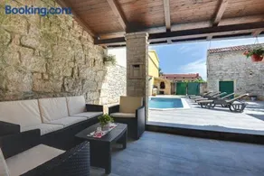 Typisch Istrisches Ferienhaus Mit Privatem Pool Tischfußball Darts Gym - Image 3