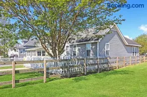 Daisey Cottage - Pet friendly with fenced yard! - Image 1