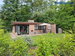 Zonnige vrijstaande bungalow in prachtige omgeving! - Image 1
