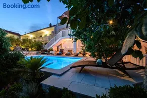 Holiday Home Oasis Hyllis - Image 1