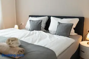 BG Living & Hosting - Mosel-Fachwerkhaus nahe Calmont Klettersteig - 2 Schlafzimmer, Parkplatz, WLAN & Netflix, 5 Personen - Image 2