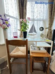 Big Private Room In Town Centre - Image 5