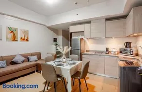 Classy Venice in St Mark Venice Mall near BGC, Pet Friendly, Swimming Pool, Balcony - Image 2