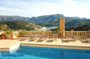 Apartamento en el Puerto de Sóller con gran terraza privada y vistas al mar. Piscina comunitaria. Localizado en un zona tranquila y muy soleada. Wifi gratis disponible. Parking. - Image 3