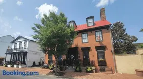 Gibson's Inn at Gate One - Image 1