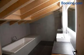 Chalet mit Kino und Jacuzzi in Gsteig b. Gstaad - Image 2