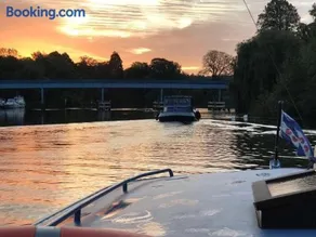Stunning Classic Dutch Barge near Henley & Marlow - Image 4