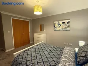 2 Bed - Sleeps 6 - Free Parking - Town Centre - Image 4