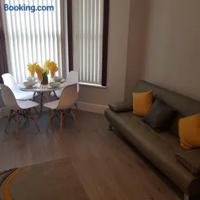 Hollis House - 5 Bedroom Contractor Accommodation in Derby - Image 3