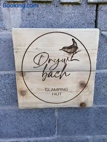 Dryw bach glamping hut - Image 3