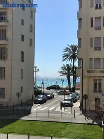 Spacious 2br with terrace and swimming pool near the sea in Nice Welkeys - Image 2