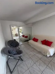 Rez de villa de 45 m2 Afa calme et fleuri - Image 3