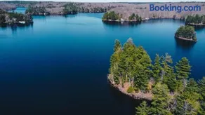 3 Bedroom Point Cottage On Muskoka Shores - Image 1